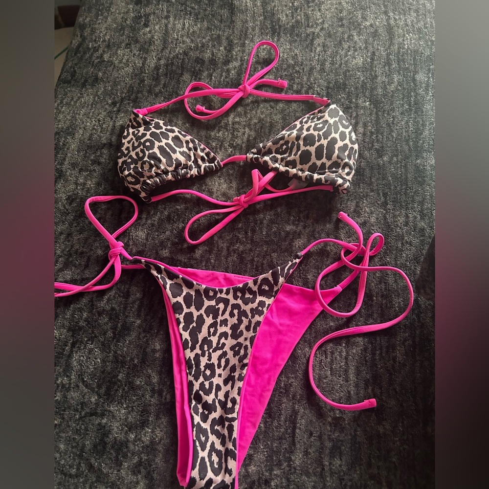 Woman’s Swim Suit 🩷🐆